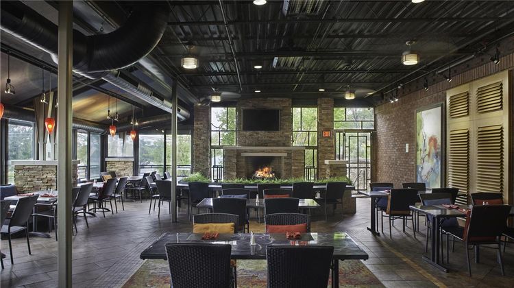 DoubleTree by Hilton Akron Fairlawn Restaurant