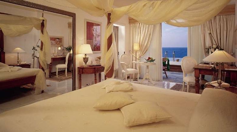 <b>Panorama Hotel Suite</b>. Images powered by <a href="https://iceportal.shijigroup.com/" title="IcePortal" target="_blank">IcePortal</a>.