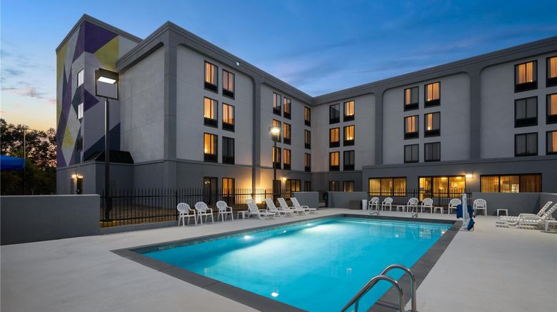 <b>Spark by Hilton Decatur Pool</b>. Images powered by <a href="https://iceportal.shijigroup.com/" title="IcePortal" target="_blank">IcePortal</a>.