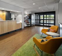 Spark by Hilton Decatur Lobby