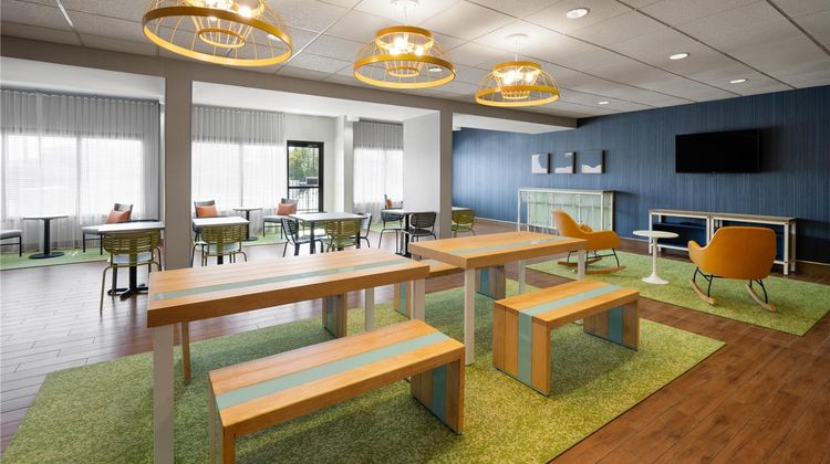 Spark by Hilton Decatur Lobby