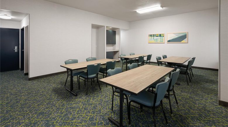 <b>Spark by Hilton Decatur Meeting</b>. Images powered by <a href="https://iceportal.shijigroup.com/" title="IcePortal" target="_blank">IcePortal</a>.