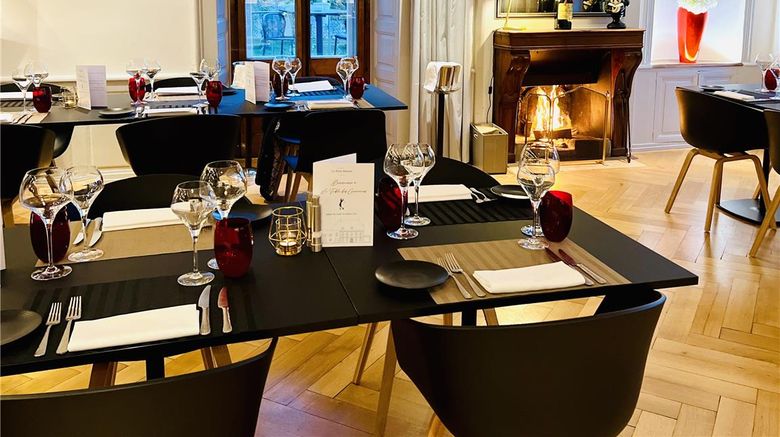 <b>Hostellerie Le Petit Manoir Restaurant</b>. Images powered by <a href="https://iceportal.shijigroup.com/" title="IcePortal" target="_blank">IcePortal</a>.