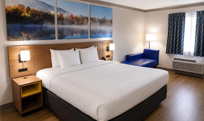 Days Inn by Wyndham Forrest City I-40 Room