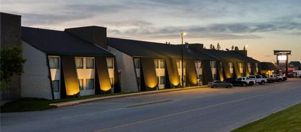 Crestwood Hotel Exterior