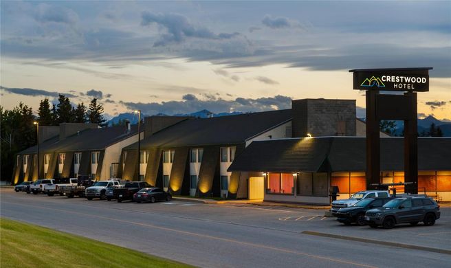 Crestwood Hotel Exterior
