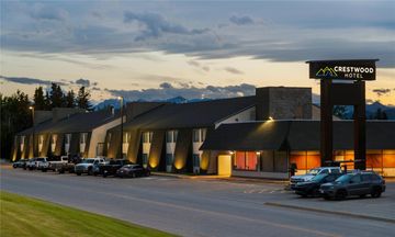 Crestwood Hotel