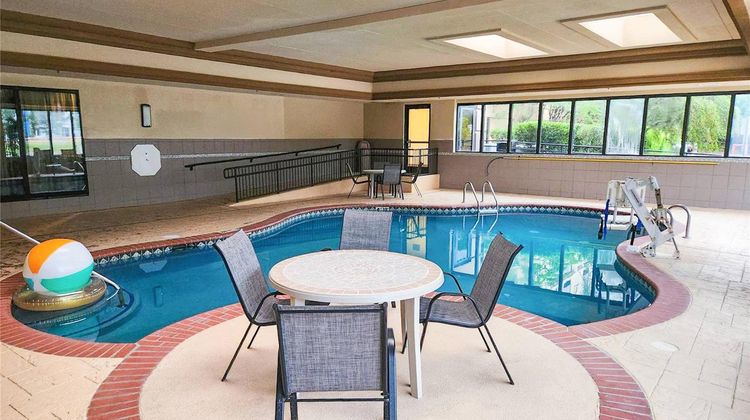 Country Inn & Suites Tyler Univ Area Pool