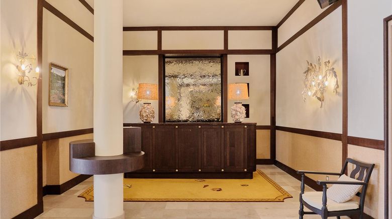<b>Le Provencal Hotel Lobby</b>. Images powered by <a href="https://iceportal.shijigroup.com/" title="IcePortal" target="_blank">IcePortal</a>.