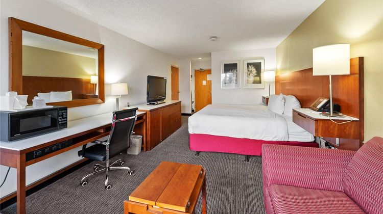 The Cairn Hotel Room