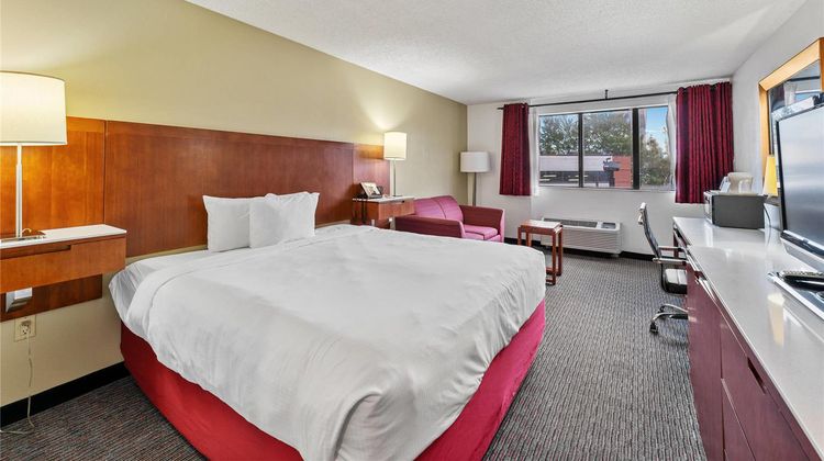 The Cairn Hotel Room