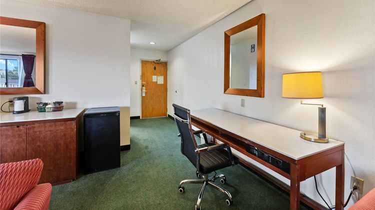 The Cairn Hotel Suite