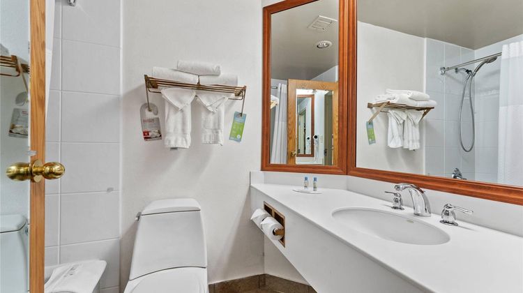 The Cairn Hotel Room