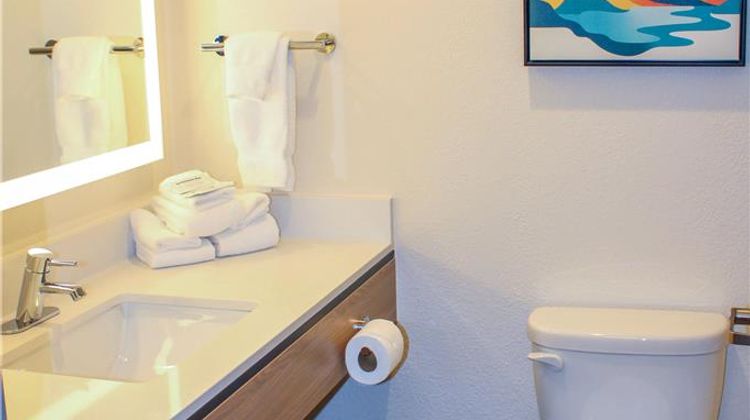 The Cairn Hotel Room