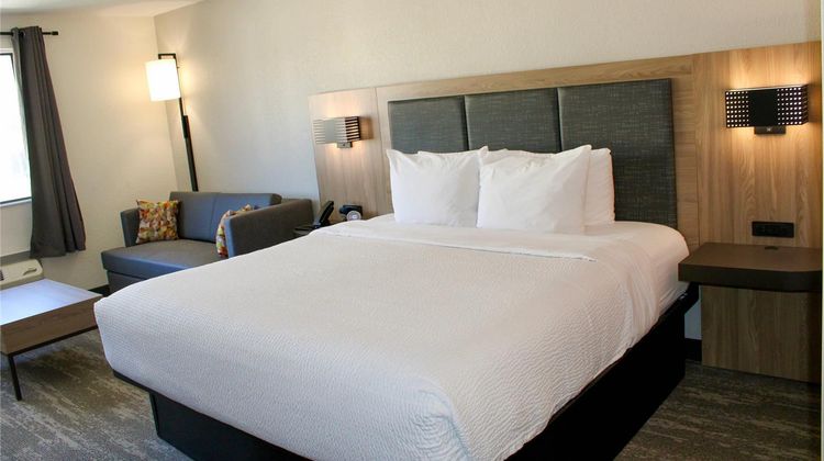 The Cairn Hotel Room