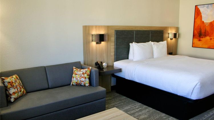 The Cairn Hotel Room