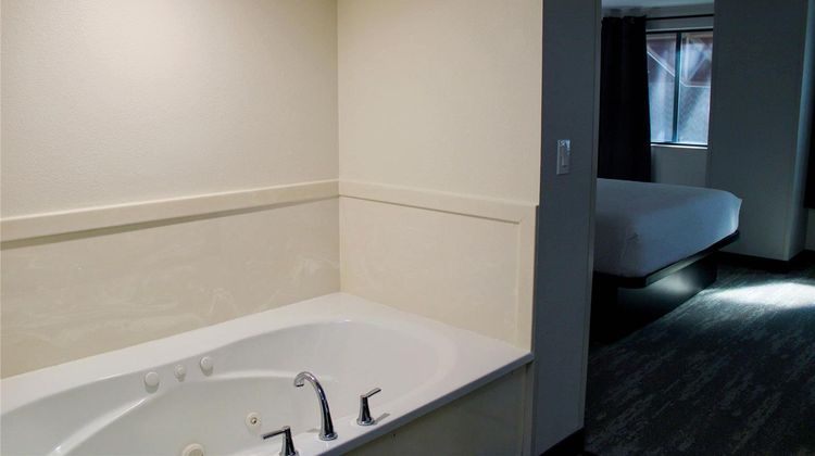 The Cairn Hotel Suite