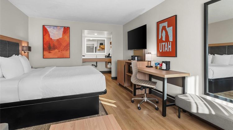 The Cairn Hotel Room