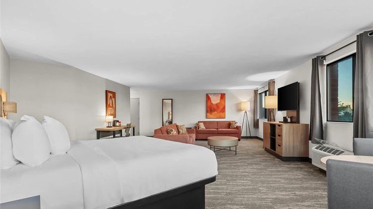 The Cairn Hotel Suite