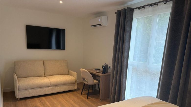 <b>Hotel Le Petit Casset Room</b>. Images powered by <a href="https://iceportal.shijigroup.com/" title="IcePortal" target="_blank">IcePortal</a>.