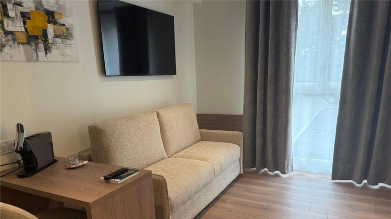 <b>Hotel Le Petit Casset Room</b>. Images powered by <a href="https://iceportal.shijigroup.com/" title="IcePortal" target="_blank">IcePortal</a>.