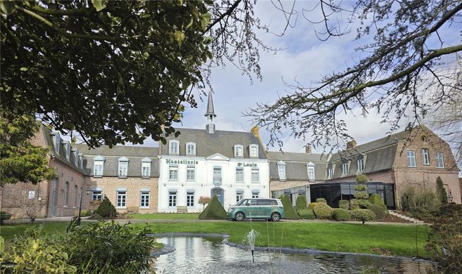 Hostellerie Saint Louis Exterior