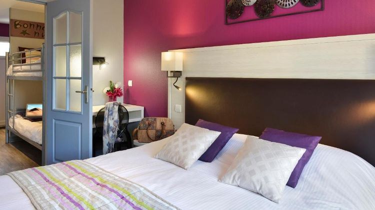 L' Escapade Logis Hotel Room