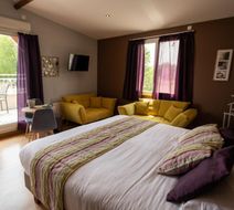 L' Escapade Logis Hotel Room