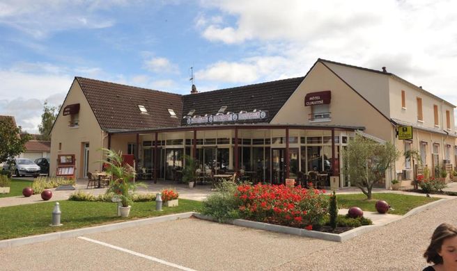 L' Escapade Logis Hotel Exterior