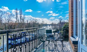 The Thames Hotel