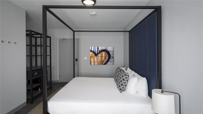 <b>Generator Miami Room</b>. Images powered by <a href="https://iceportal.shijigroup.com/" title="IcePortal" target="_blank">IcePortal</a>.