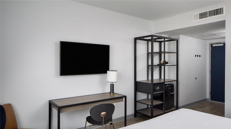 <b>Generator Miami Room</b>. Images powered by <a href="https://iceportal.shijigroup.com/" title="IcePortal" target="_blank">IcePortal</a>.