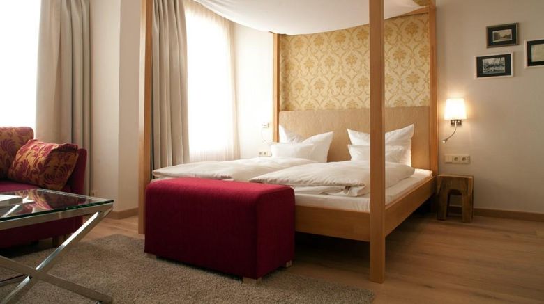 <b>Romantik Hotel Reichshof Suite</b>. Images powered by <a href="https://iceportal.shijigroup.com/" title="IcePortal" target="_blank">IcePortal</a>.