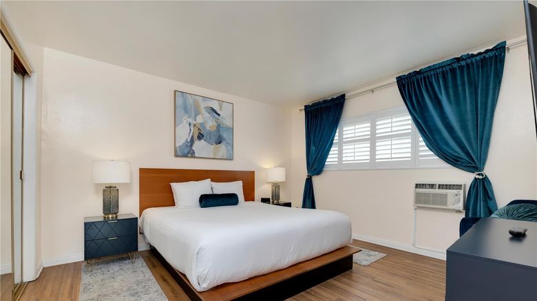 <b>Magic Castle Hotel Room</b>. Images powered by <a href="https://iceportal.shijigroup.com/" title="IcePortal" target="_blank">IcePortal</a>.