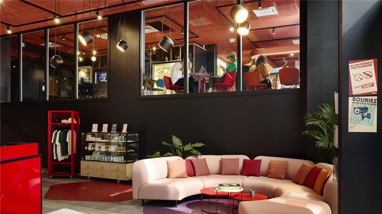 <b>Hife Paris Issy Lobby</b>. Images powered by <a href="https://iceportal.shijigroup.com/" title="IcePortal" target="_blank">IcePortal</a>.
