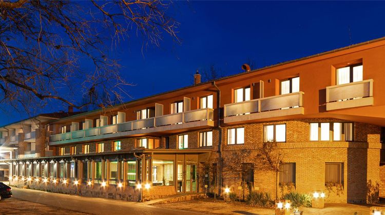 Hotel Pagony Exterior