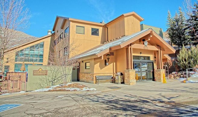 StreamSide Cedar at Vail Exterior