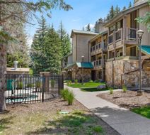 StreamSide Cedar at Vail Exterior