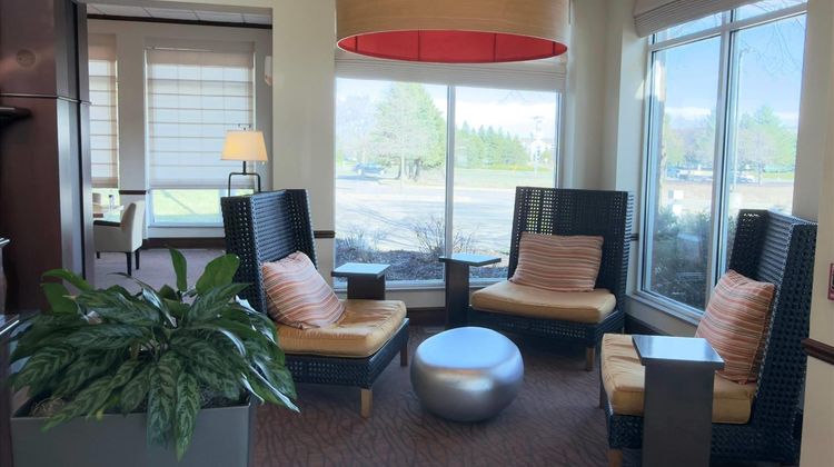 Wingate St Paul Oakdale Woodbury Lobby