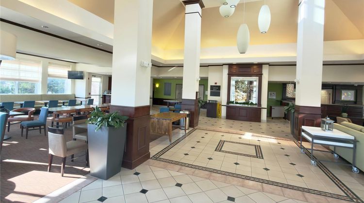 Wingate St Paul Oakdale Woodbury Lobby