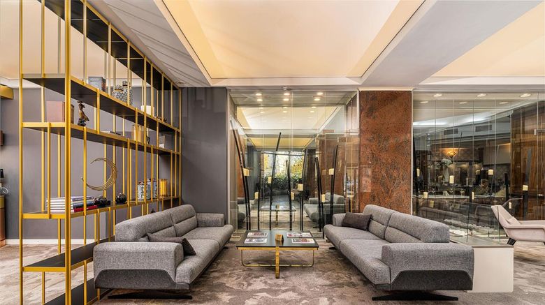 <b>Crystal Palace Lobby</b>. Images powered by <a href="https://iceportal.shijigroup.com/" title="IcePortal" target="_blank">IcePortal</a>.