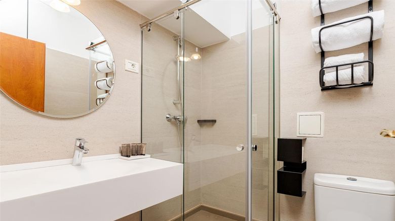 <b>Crystal Palace Room</b>. Images powered by <a href="https://iceportal.shijigroup.com/" title="IcePortal" target="_blank">IcePortal</a>.