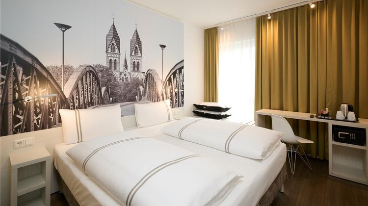 Super 8 Freiburg Room