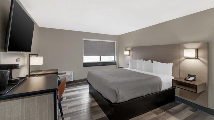 Red Lion Inn & Suites Kansas City Room