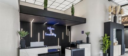 Red Lion Inn & Suites Kansas City Lobby
