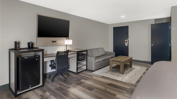 Red Lion Inn & Suites Kansas City Suite