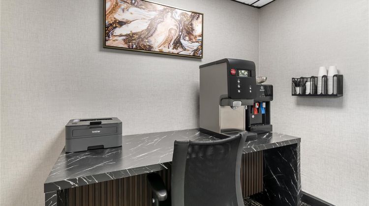 Red Lion Inn & Suites Kansas City Restaurant