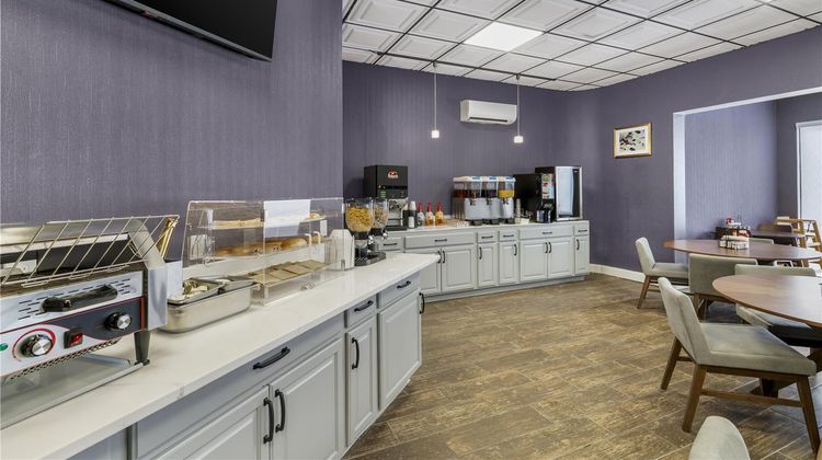 Red Lion Inn & Suites Kansas City Restaurant