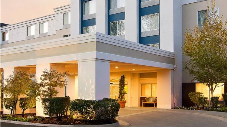 Sonesta Essential HOU Airport Road Exterior