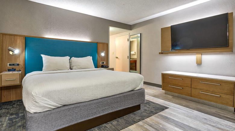 <b>Courtyard by Marriott Hampton Coliseum Room</b>. Images powered by <a href="https://iceportal.shijigroup.com/" title="IcePortal" target="_blank">IcePortal</a>.